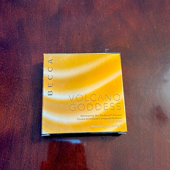 Becca Volcano Goddess Highlighter - Picture 6 of 7